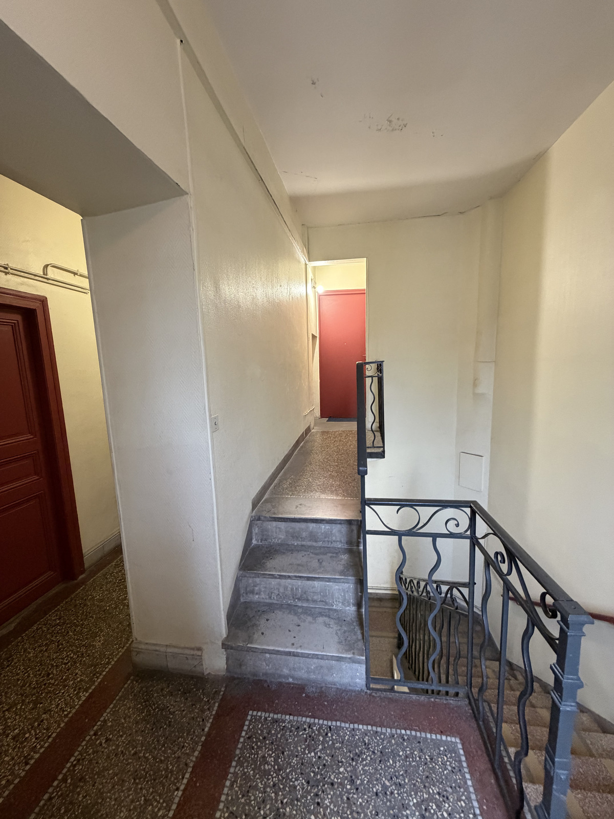 Couloir — monter les escaliers